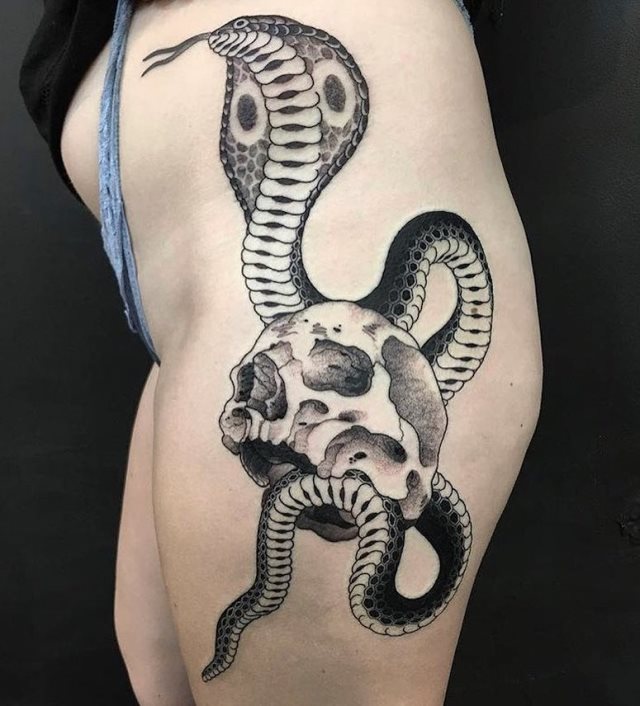 tattoo feminin tete de mort 65