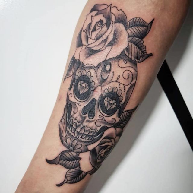 tattoo feminin tete de mort 69