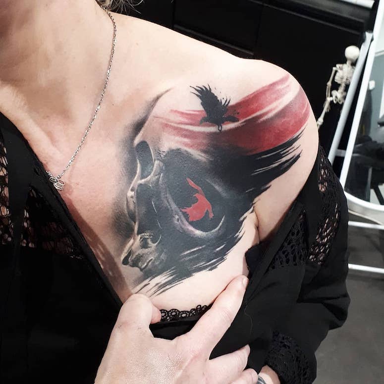 tattoo feminin tete de mort 79