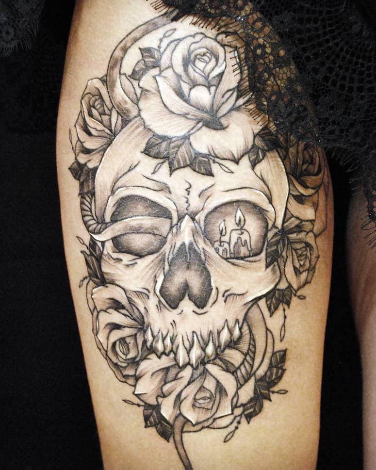 tattoo feminin tete de mort 80