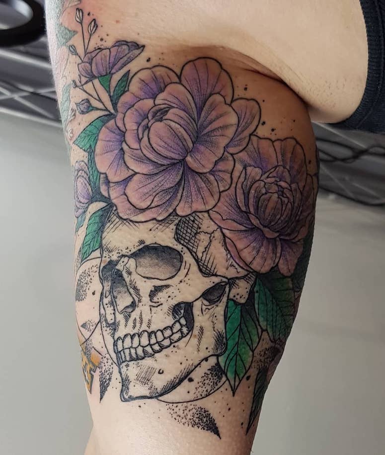 tattoo feminin tete de mort 89