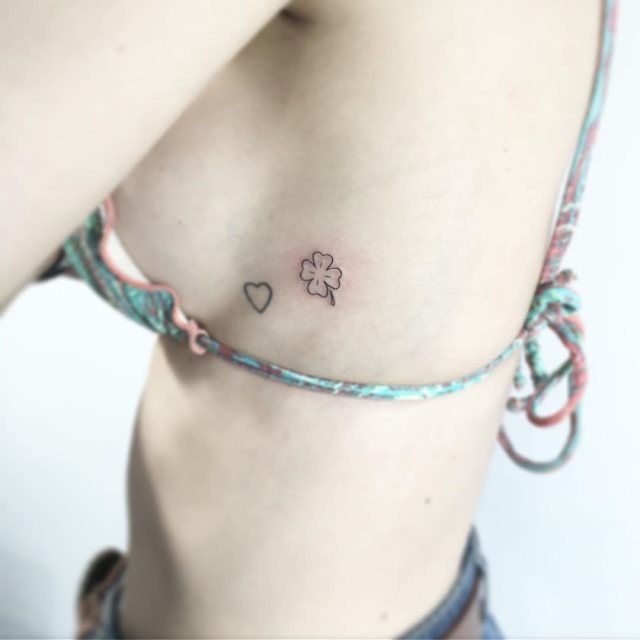 tattoo feminin trefle 46