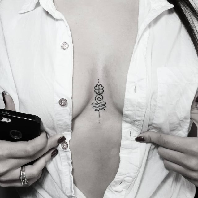 tattoo feminin trefle 53