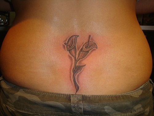 tatouage dos bas 570