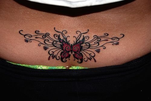 tatouage dos bas 614