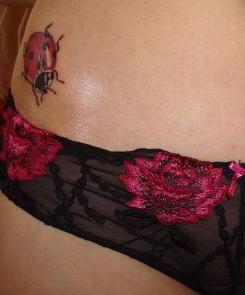 tatouage coccinelle 1010