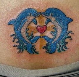 tatouage dauphin 521