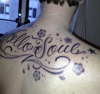 tatouage dos superieure 1025