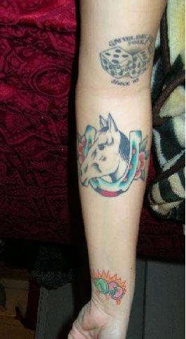 tatouage fer a cheval 1016