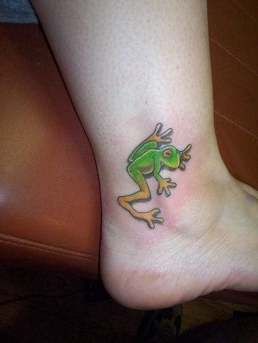 tatouage grenouille 1049
