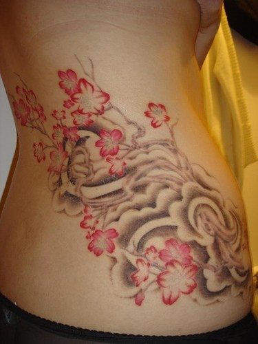 tatouage hanche 571