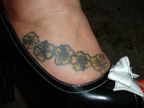 tatouage fleur hibiscus 1006