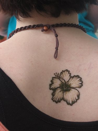 tatouage fleur hibiscus 1016