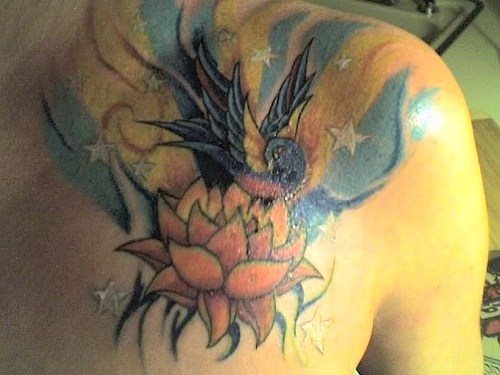 tatouage moineau 1017