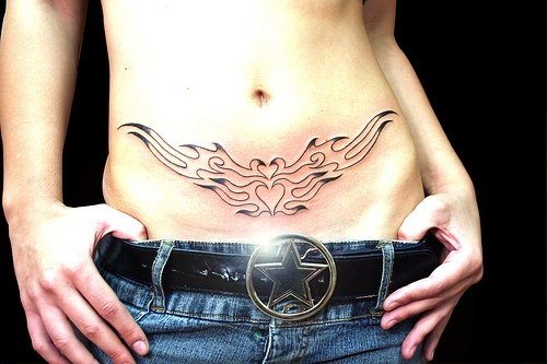 59 Tatouages petits et grands sur le nombril