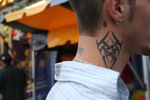 tatouage nuque 1113