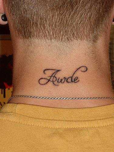 tatouage nuque 1086