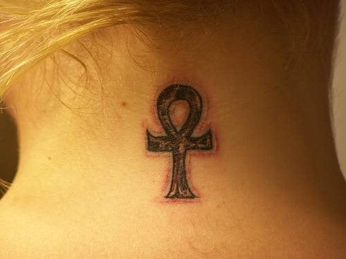 tatouage nuque 1089