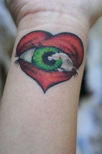 tatouage yeux 1021