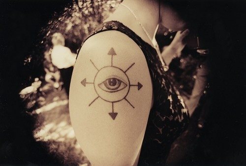 tatouage yeux 1032