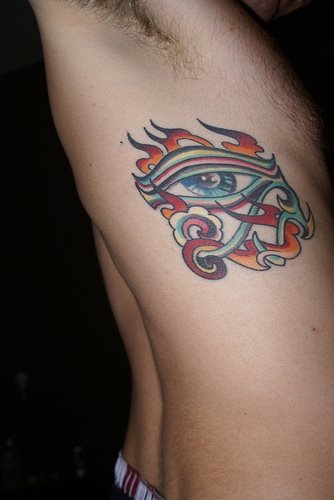 tatouage yeux 1041