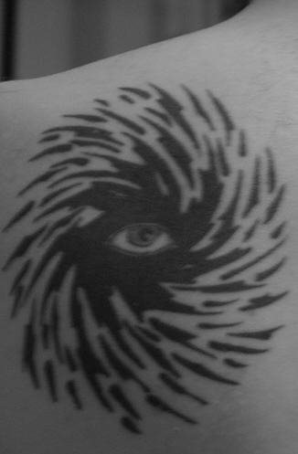 tatouage yeux 1042