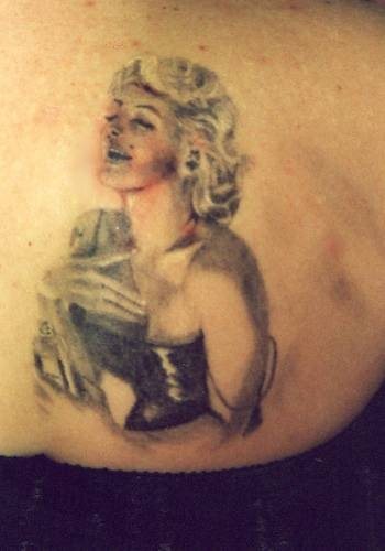 tatouage pin up 1049