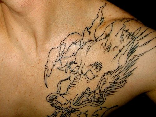 tatouage poitrine 1056