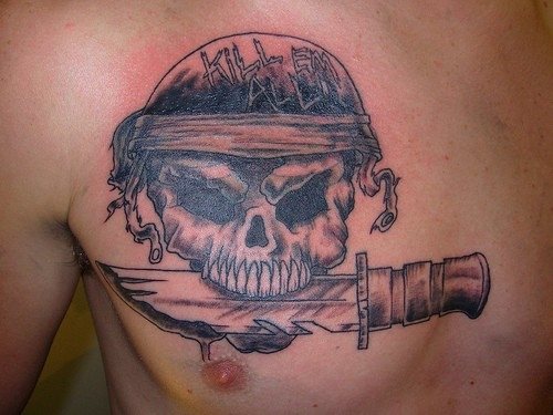 tatouage poitrine 1057