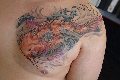 tatouage poitrine 1077