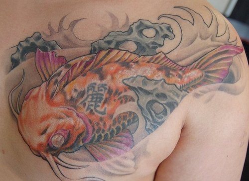 tatouage poitrine 1028