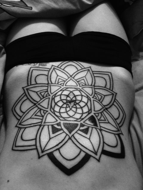 tatouage abdomen 57