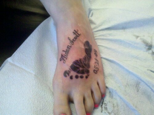 tatouage coup de pied 17