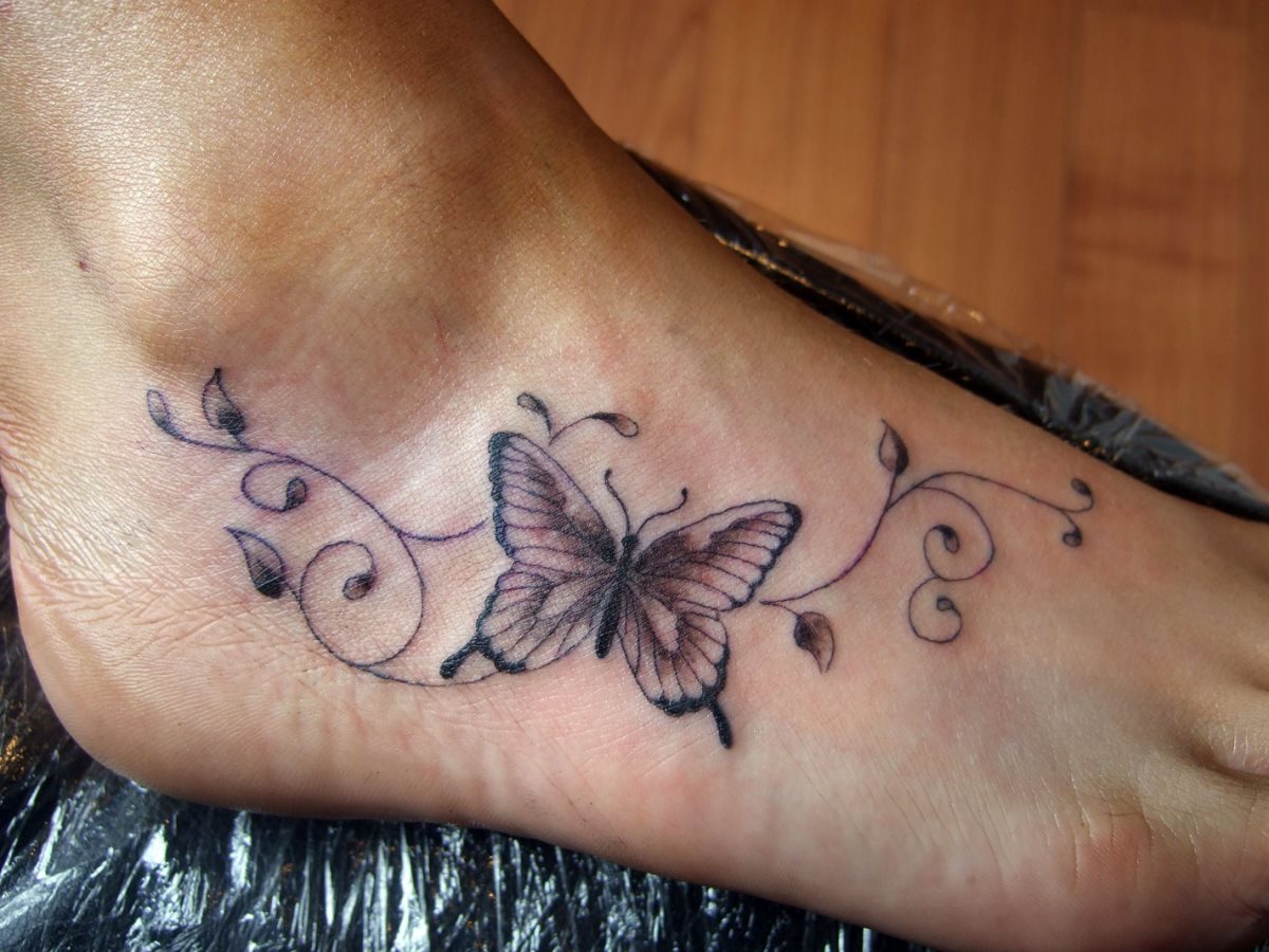 tatouage coup de pied 18