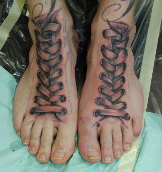 tatouage coup de pied 28