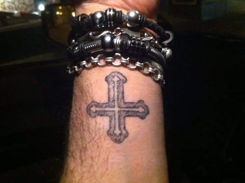 tatouage croix 47