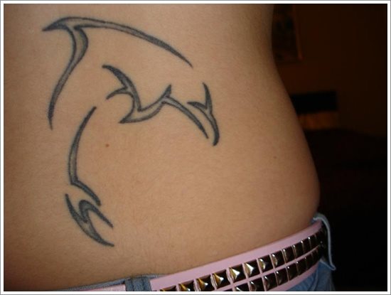 tatouage dauphin 28
