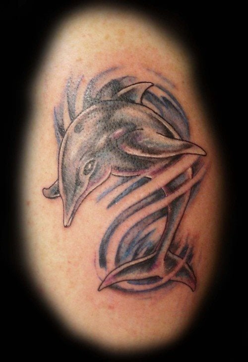tatouage dauphin 38