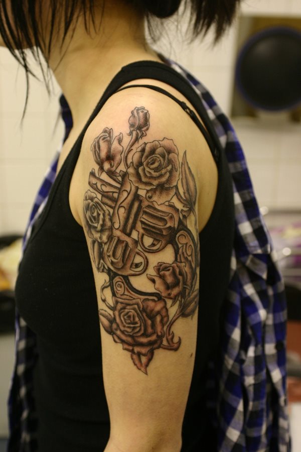 tatouage pistolet 13