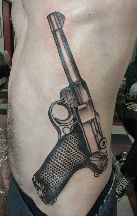 tatouage pistolet 14