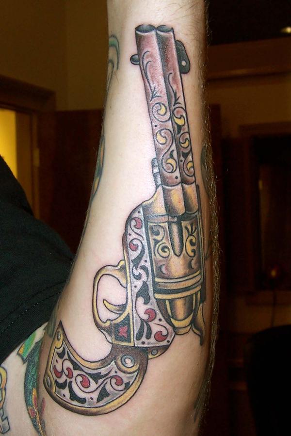 tatouage pistolet 19