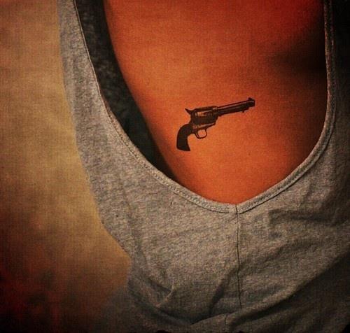 tatouage pistolet 20