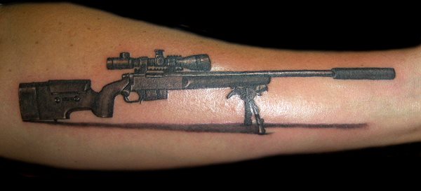 tatouage pistolet 25
