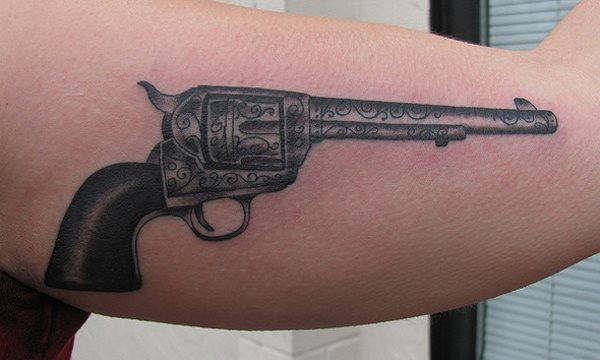 tatouage pistolet 30