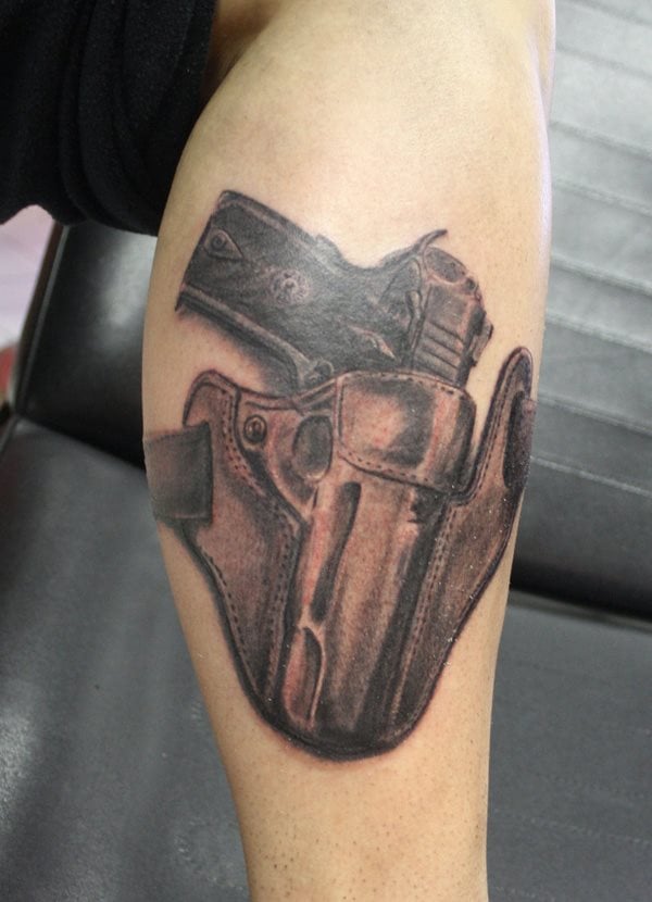 tatouage pistolet 33