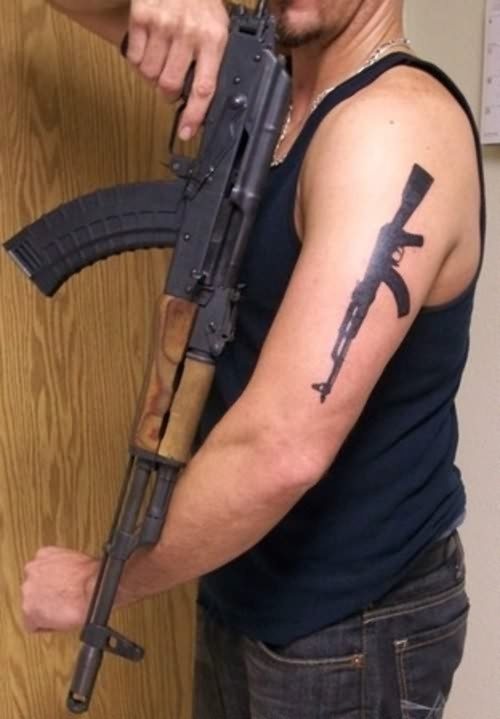 tatouage pistolet 44