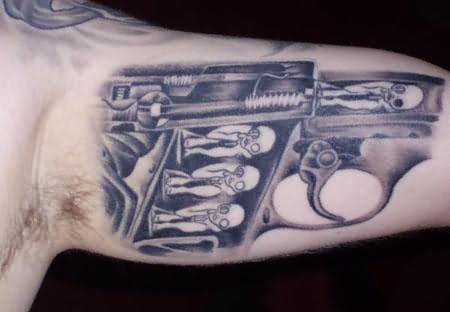 tatouage pistolet 45