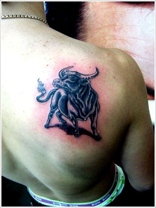 tatouage taureau 33