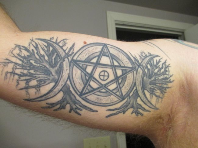 Que symbolise un tatouage païen ?