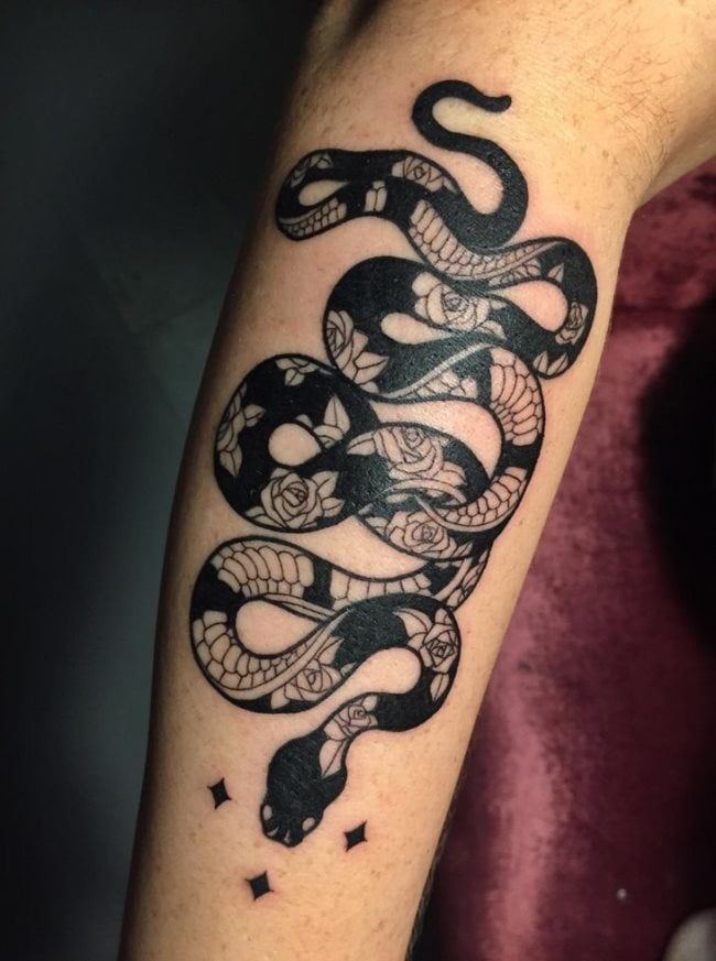 Que symbolise un serpent sur un tatouage ?